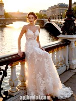 Romantic Floral Lace Appliqué A-Line Wedding Dress with Spaghetti Straps and Open Back