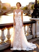 Romantic Floral Lace Appliqué A-Line Wedding Dress with Spaghetti Straps and Open Back