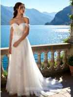 Sweetheart Neckline Lace Bridal Gown with Off-the-Shoulder Sleeves