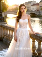trapless Sweetheart Neckline Lace Bridal Gown with Cathedral Train
