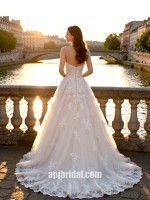 trapless Sweetheart Neckline Lace Bridal Gown with Cathedral Train