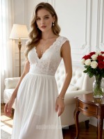 White Plunging V-Neck Lace Patchwork Form-Fitting Floor-Length Flowing Tulle Wedding Gown