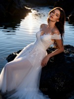 APJbridal Romantic Off-the-Shoulder Lace Applique A-Line Wedding Dress | Sweetheart Neck High Slit Tulle Train Bridal Gown for Beach & Outdoor Weddings