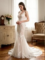APJbridal 高端定制深V领鱼尾蕾丝婚纱 | 浪漫复古风主婚纱 | 适用于教堂/庄园婚礼