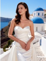 APJbridal 极简心形领A字缎面婚纱 | 圣托里尼目的地婚礼主纱