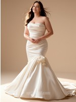 APJbridal 奢华缎面抹胸鱼尾婚纱 - 胸前褶皱设计与立体玫瑰花朵装饰 - 适合海滩与目的地婚礼的主纱